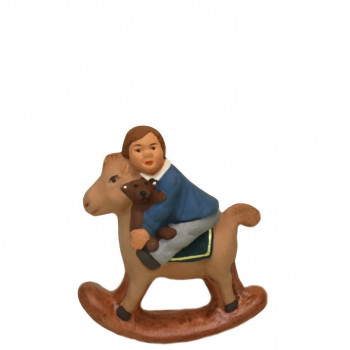 Petit garçon sur son cheval à bascule 6-7 cm 